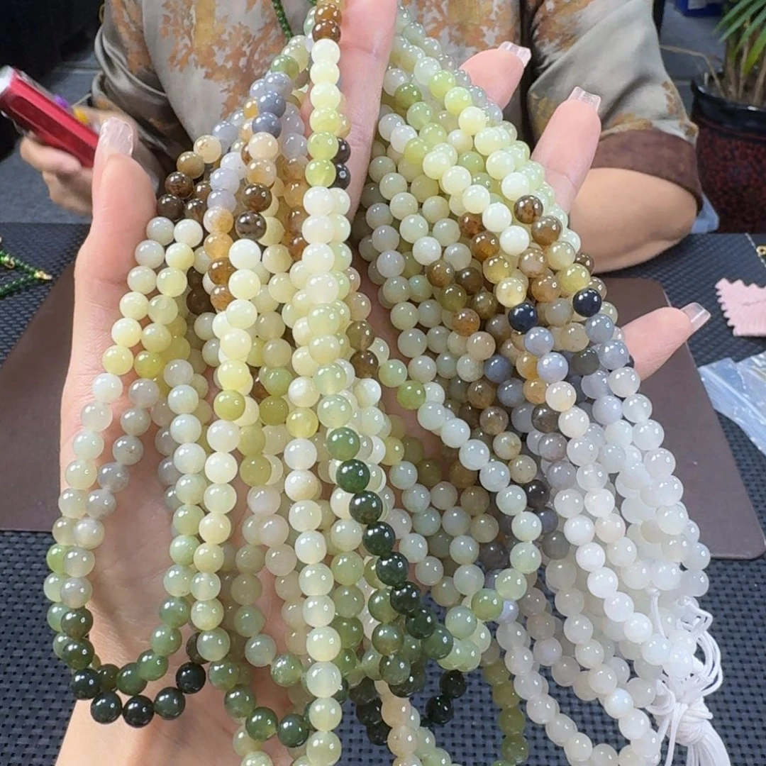 和田玉未镶嵌颈饰发其一