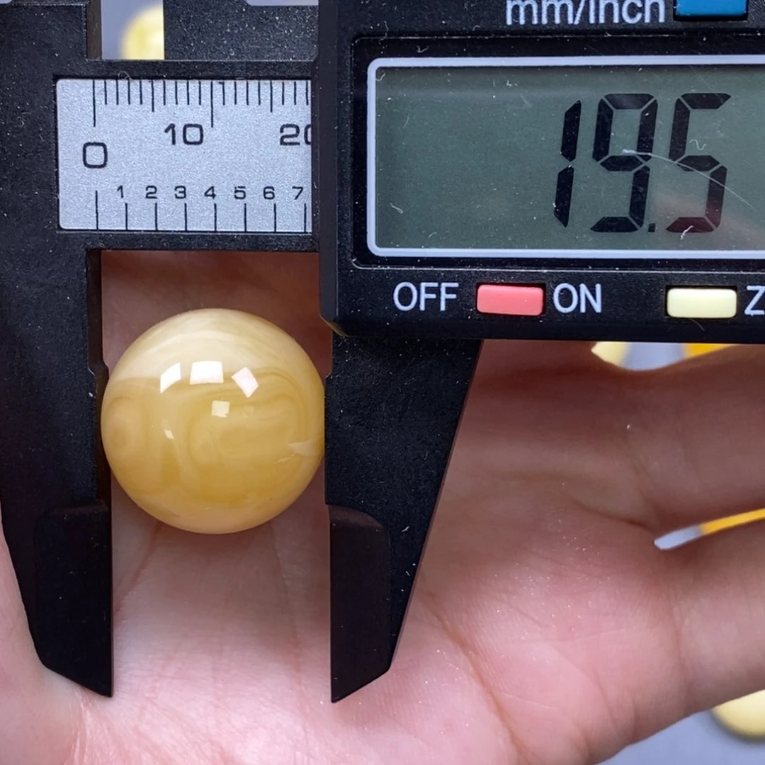 未镶嵌琥珀裸石纯天然