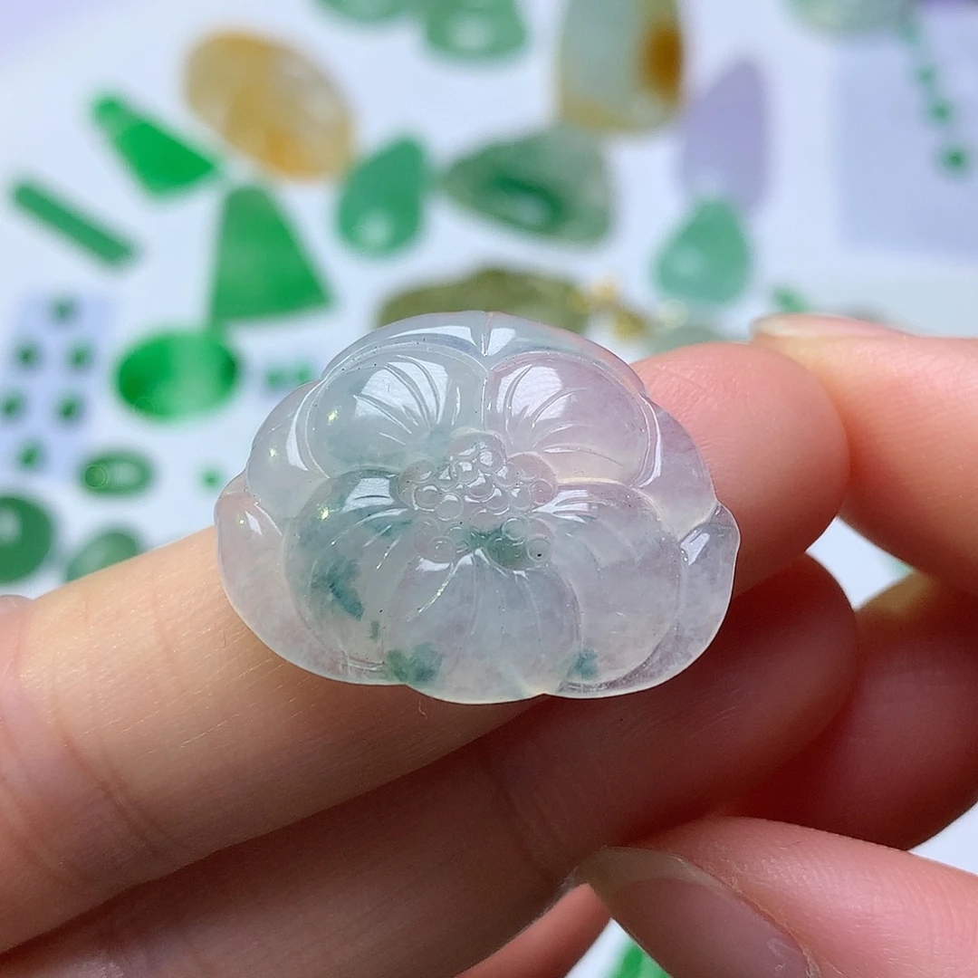 翡翠未镶嵌颈饰花