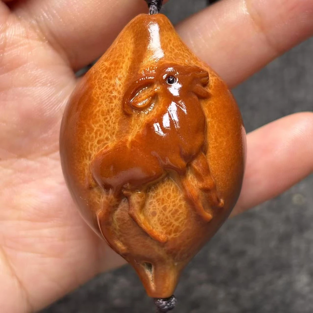 天然印尼大橄榄核雕刻 手把绳穿配 羊（无礼盒）