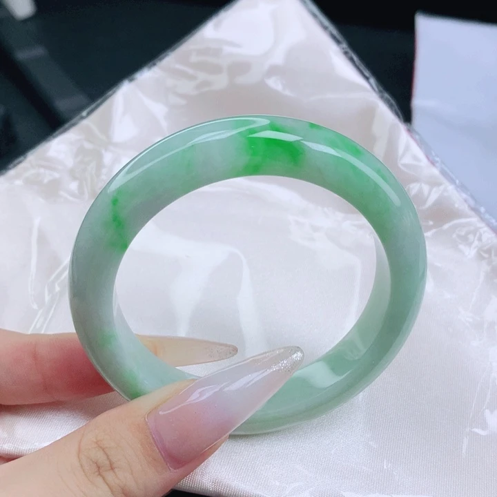 翡翠未镶嵌手镯53+圈口