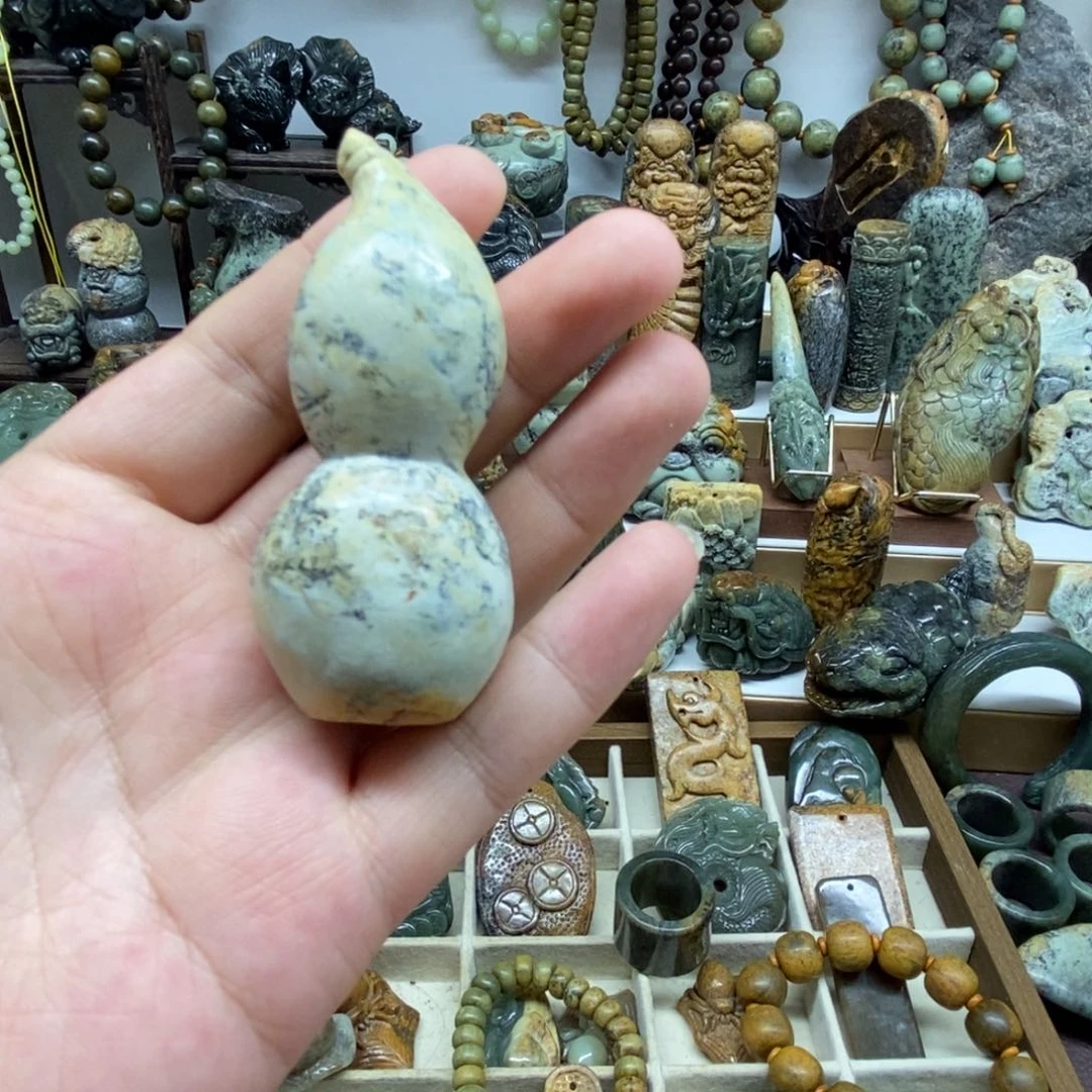 未镶嵌岫岩河磨玉（透闪石质玉）把件