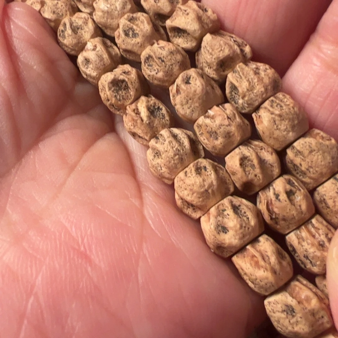 柏香籽/百香籽吊坠C200