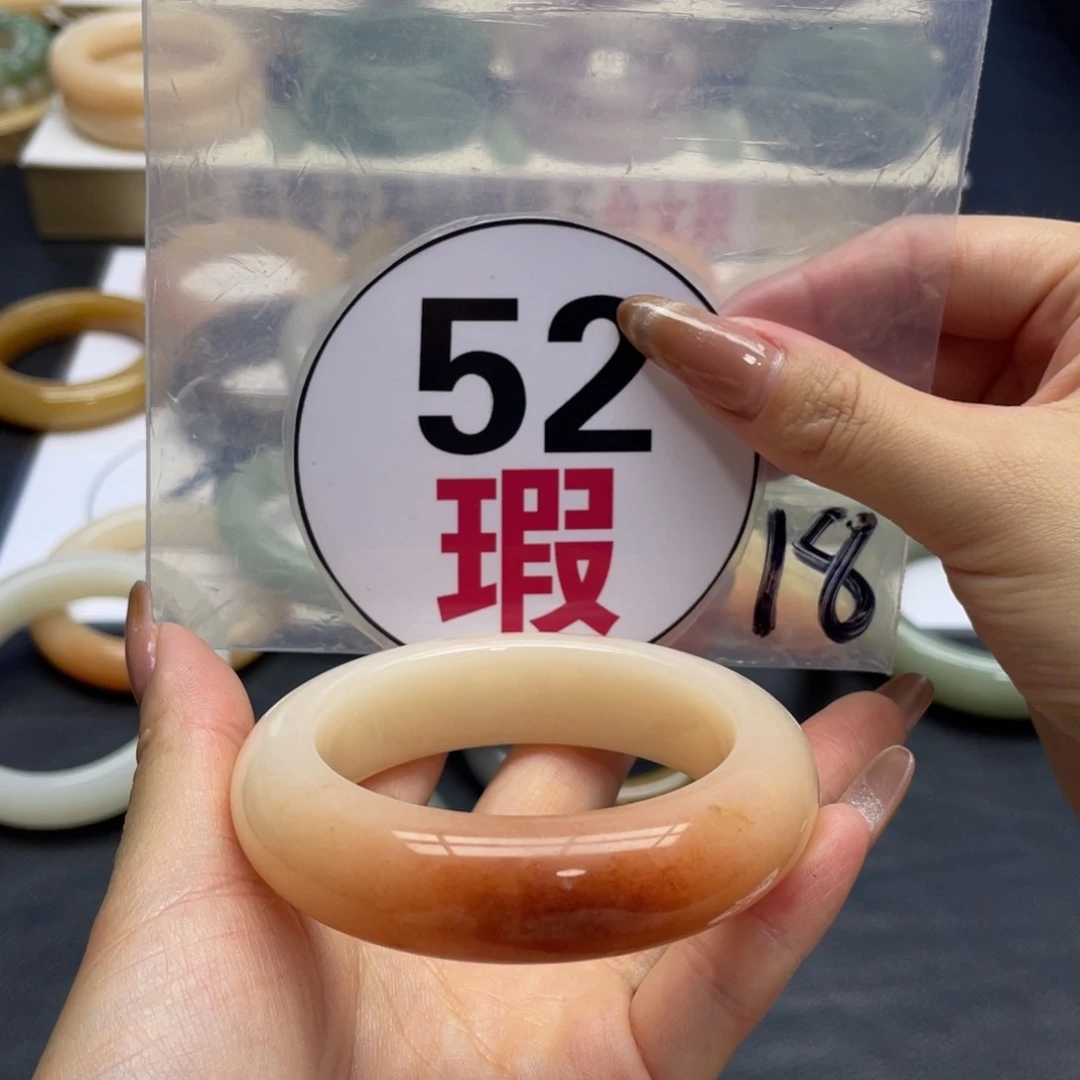 未镶嵌手镯石英质玉