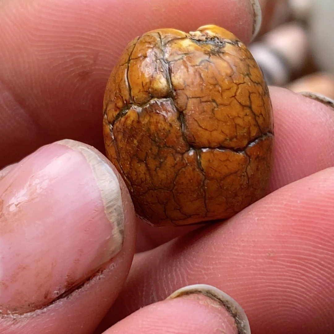 DIY琉璃珠子的颜色是蓝色的吗