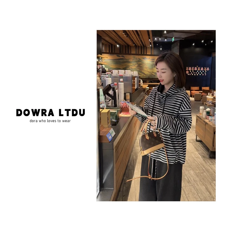 朵拉【平行时空】2025年冬季新款条纹连帽加绒长袖百搭卫衣228-5105