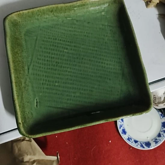 瓷片瓷器摆件，瓷片，沙锅，均有点瑕疵。