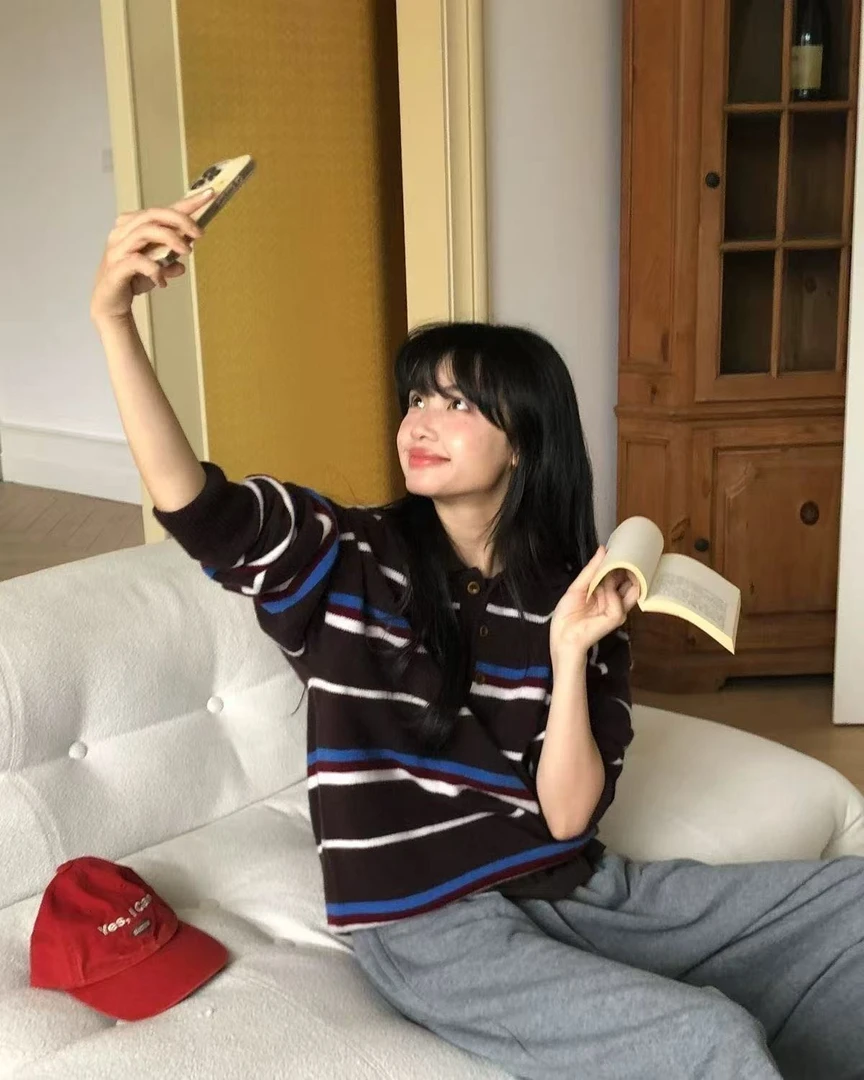 韩版小众撞色条纹秋2025新款领口排扣多巴胺条纹毛衣宽松套头上衣