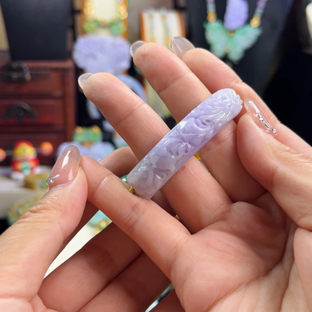 筱***阳颈饰未镶嵌翡翠紫