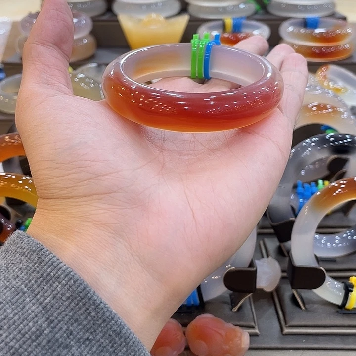 ****。玛瑙/玉髓未镶嵌手镯