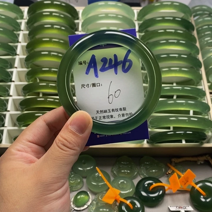 ****。未镶嵌蛇纹石玉手镯