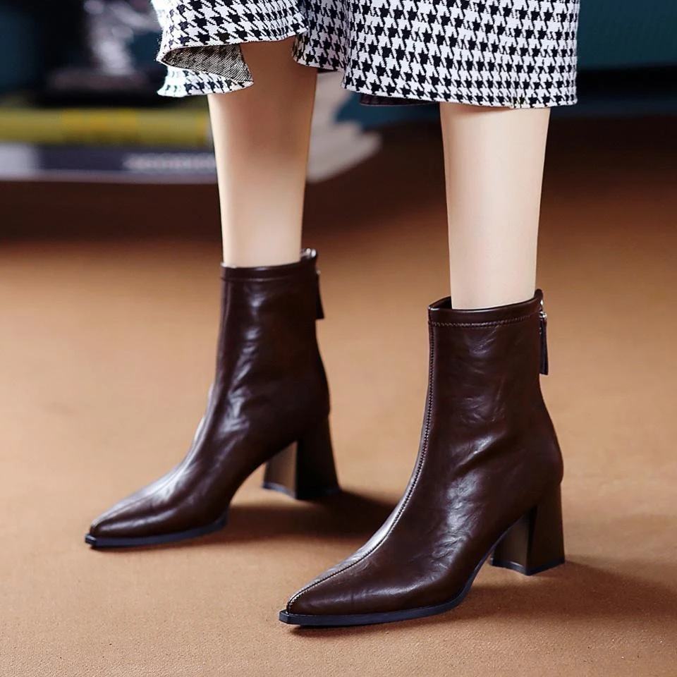 【澳门专柜正品】欧美风不累脚粗跟短靴女年秋冬新款舒适软皮保暖尖