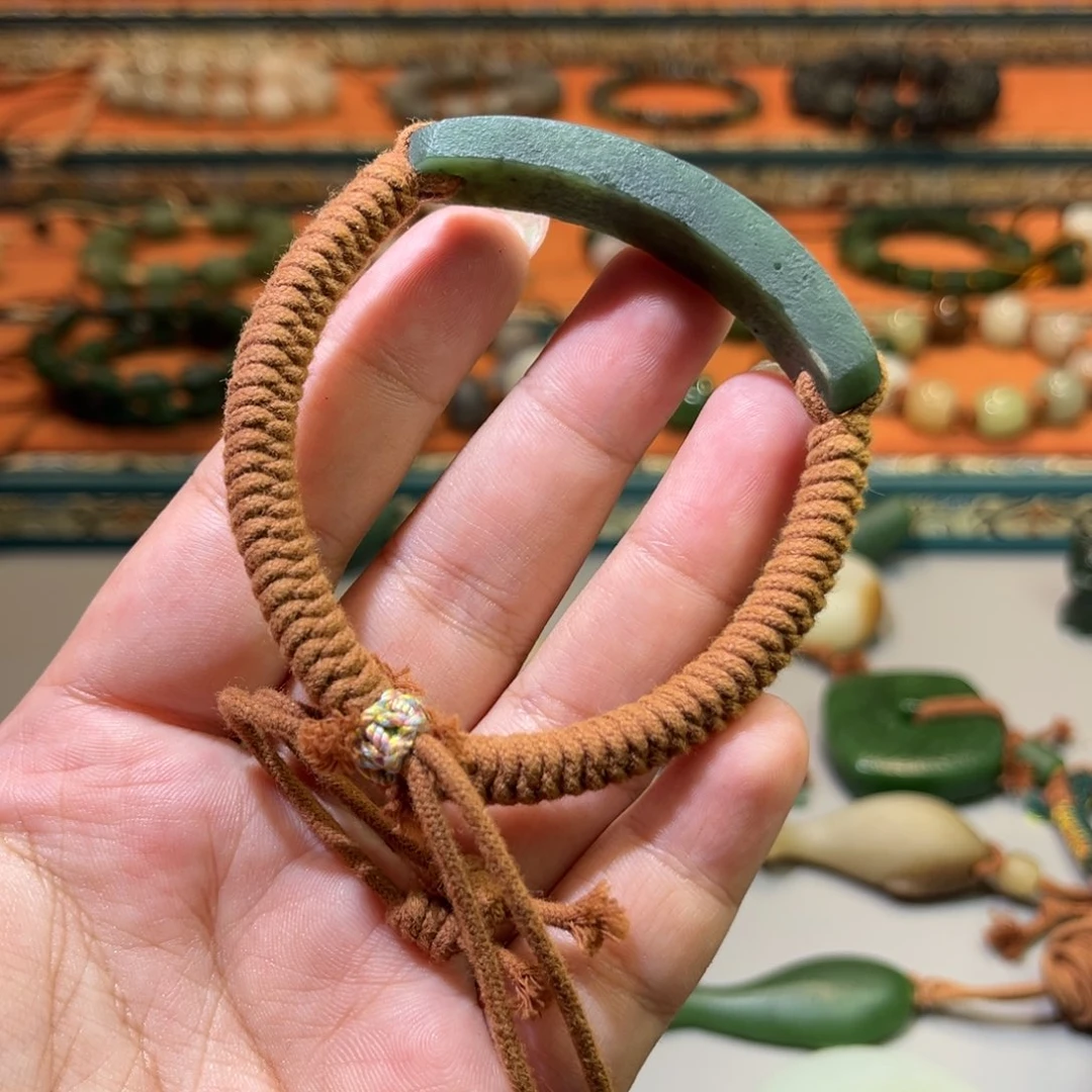 颈饰未镶嵌和田玉微瑕