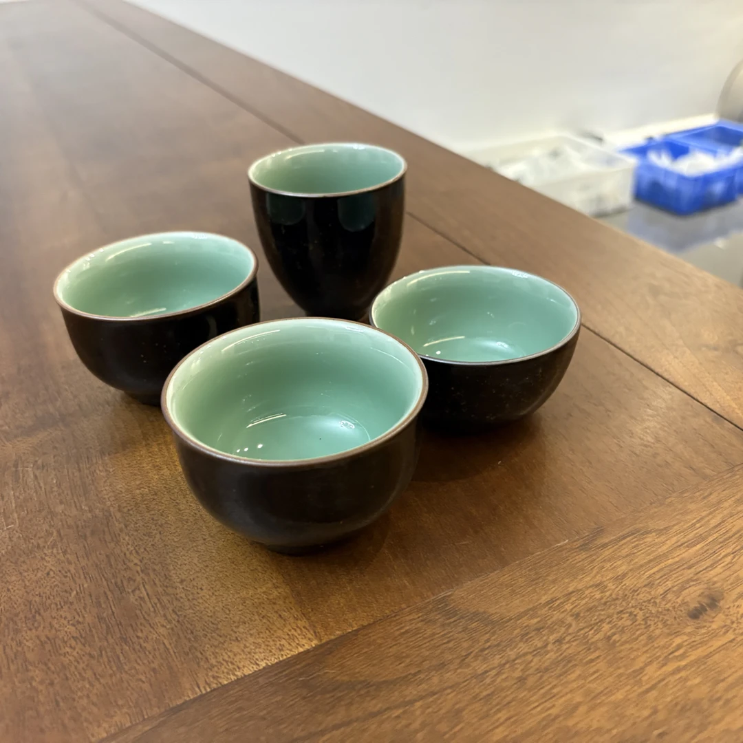 龙泉青瓷乌金釉主人杯