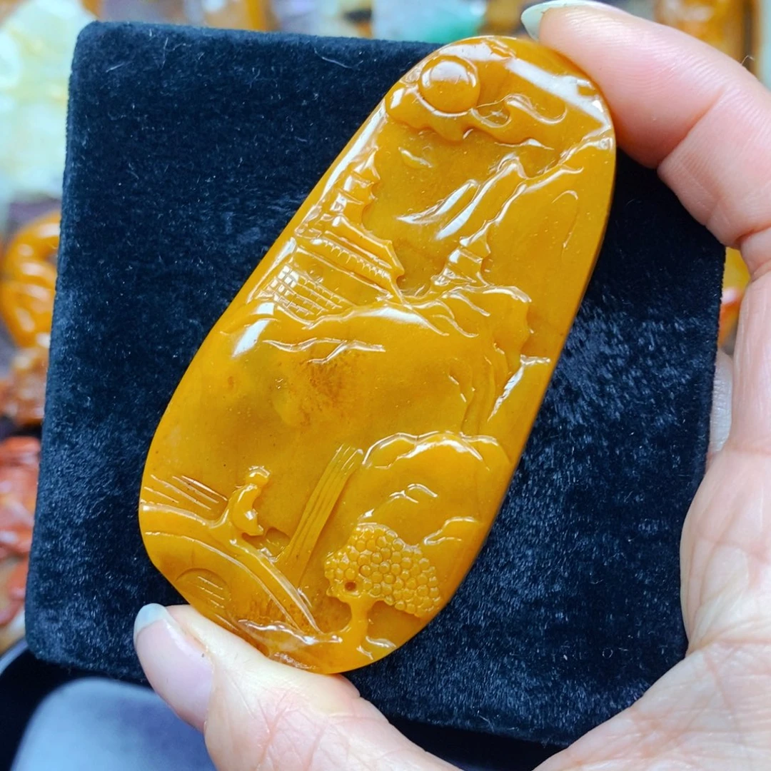 未镶嵌石英质玉（黄龙玉）颈饰