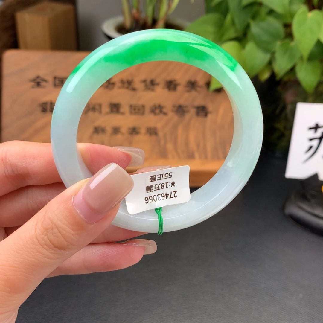 翡翠手镯未镶嵌一手正圈55飘阳绿