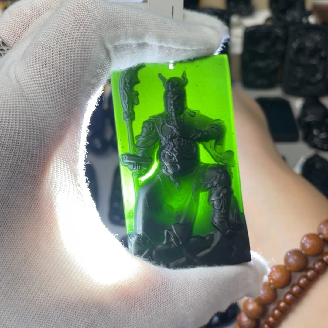 未镶嵌蛇纹石玉吊坠