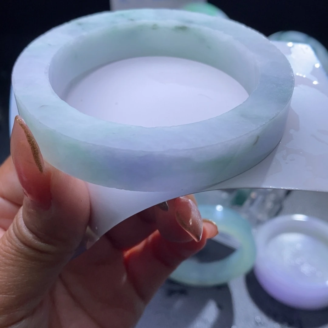 定制翡翠未镶嵌翡翠手镯