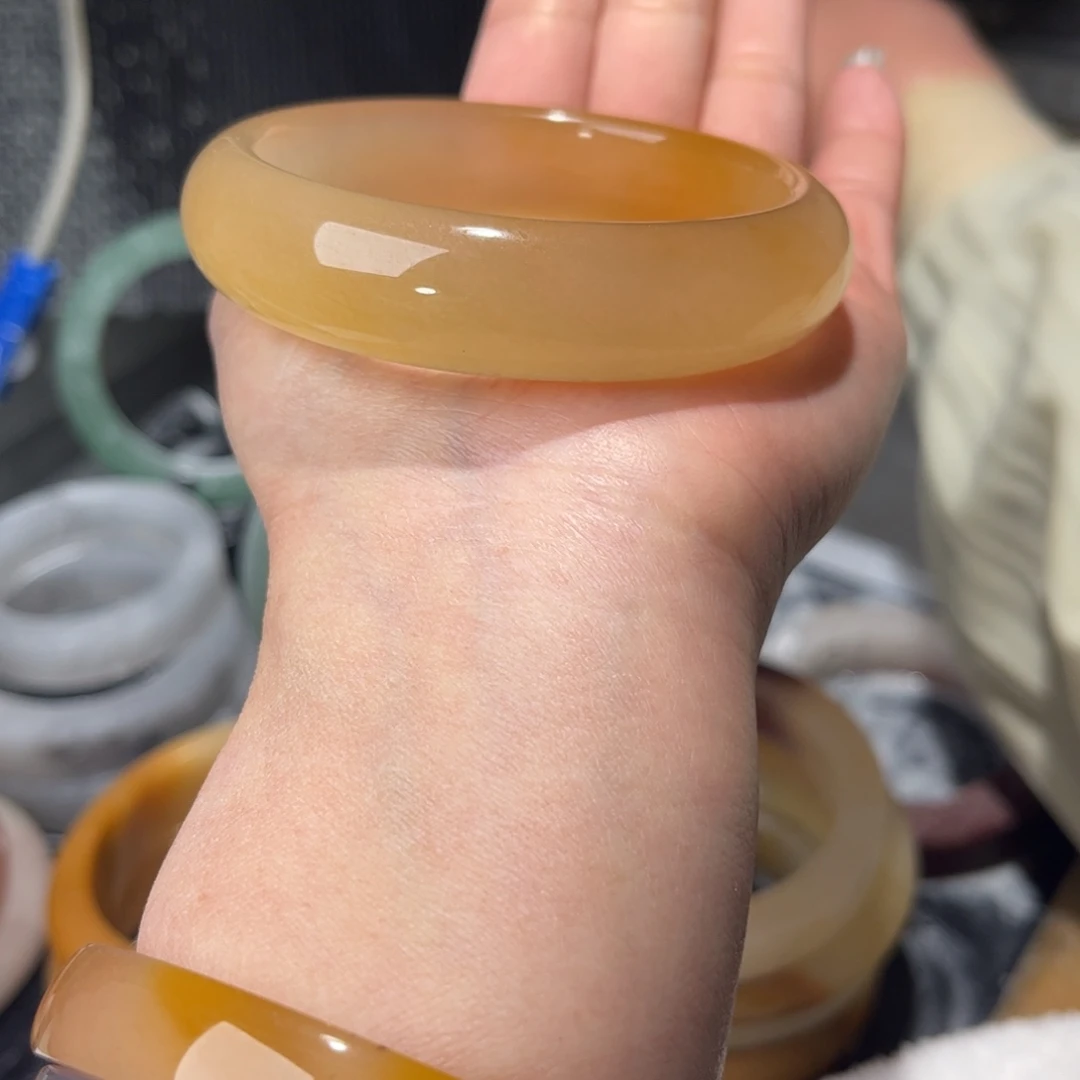 白****石英质玉（金丝玉）未镶嵌手镯