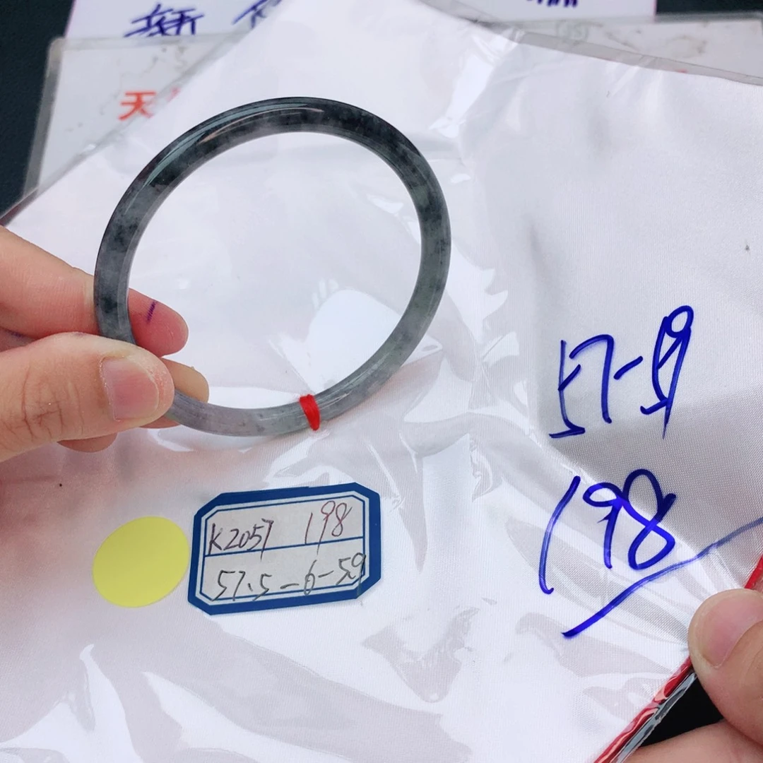 翡翠手镯未镶嵌我