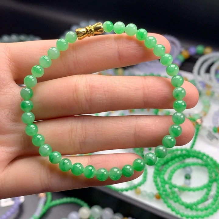 翡翠手镯未镶嵌翡翠