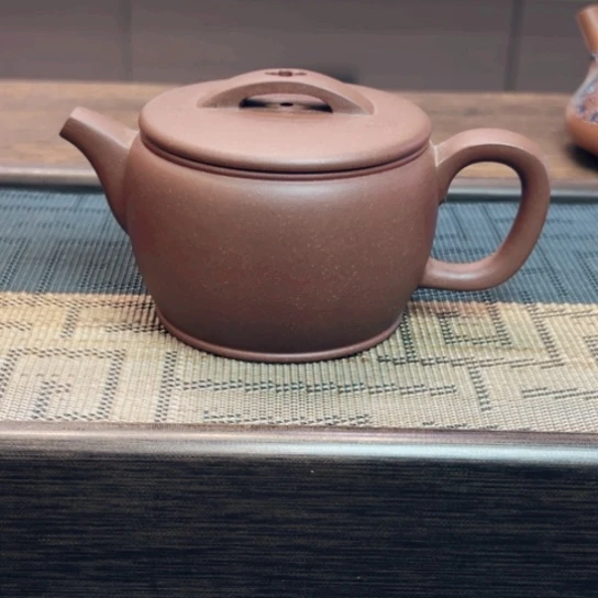 茶壶紫砂黄龙山原矿底槽清半手工（170 cc）