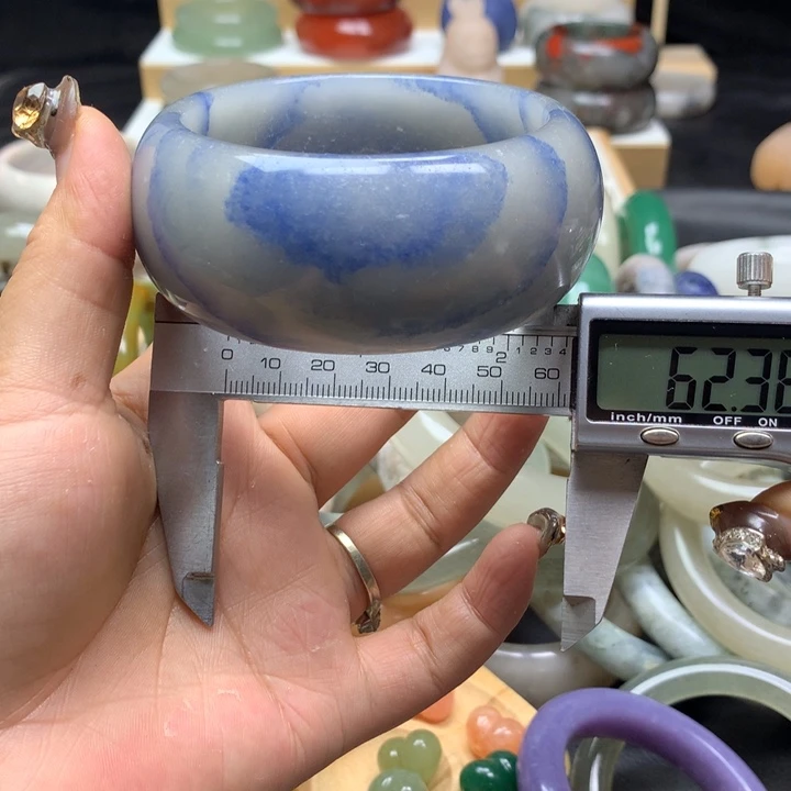 未镶嵌手镯石英质玉