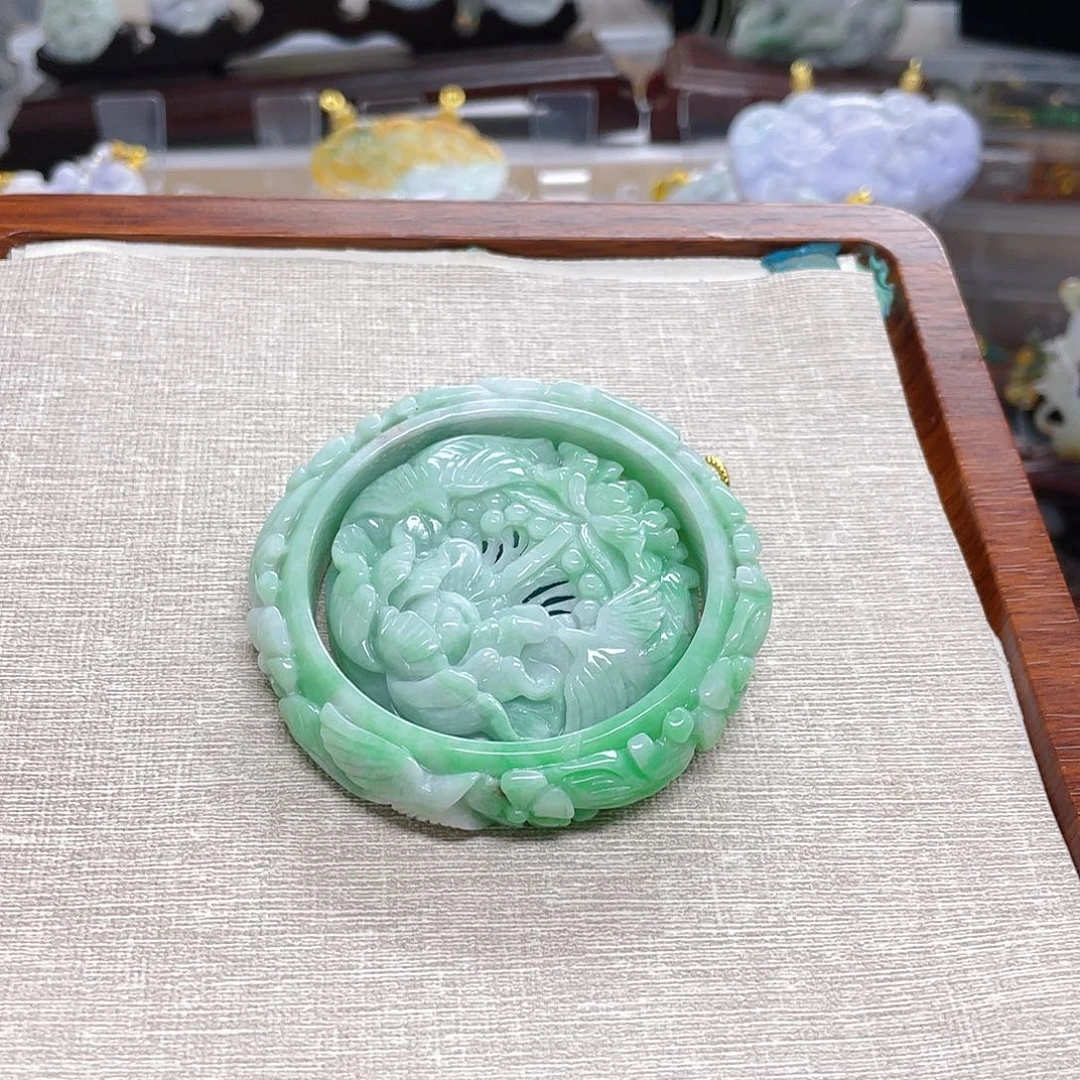 悦***3翡翠未镶嵌颈饰套镯