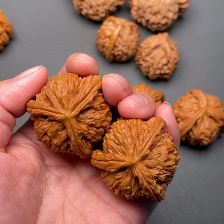 吊坠文玩核桃木**易