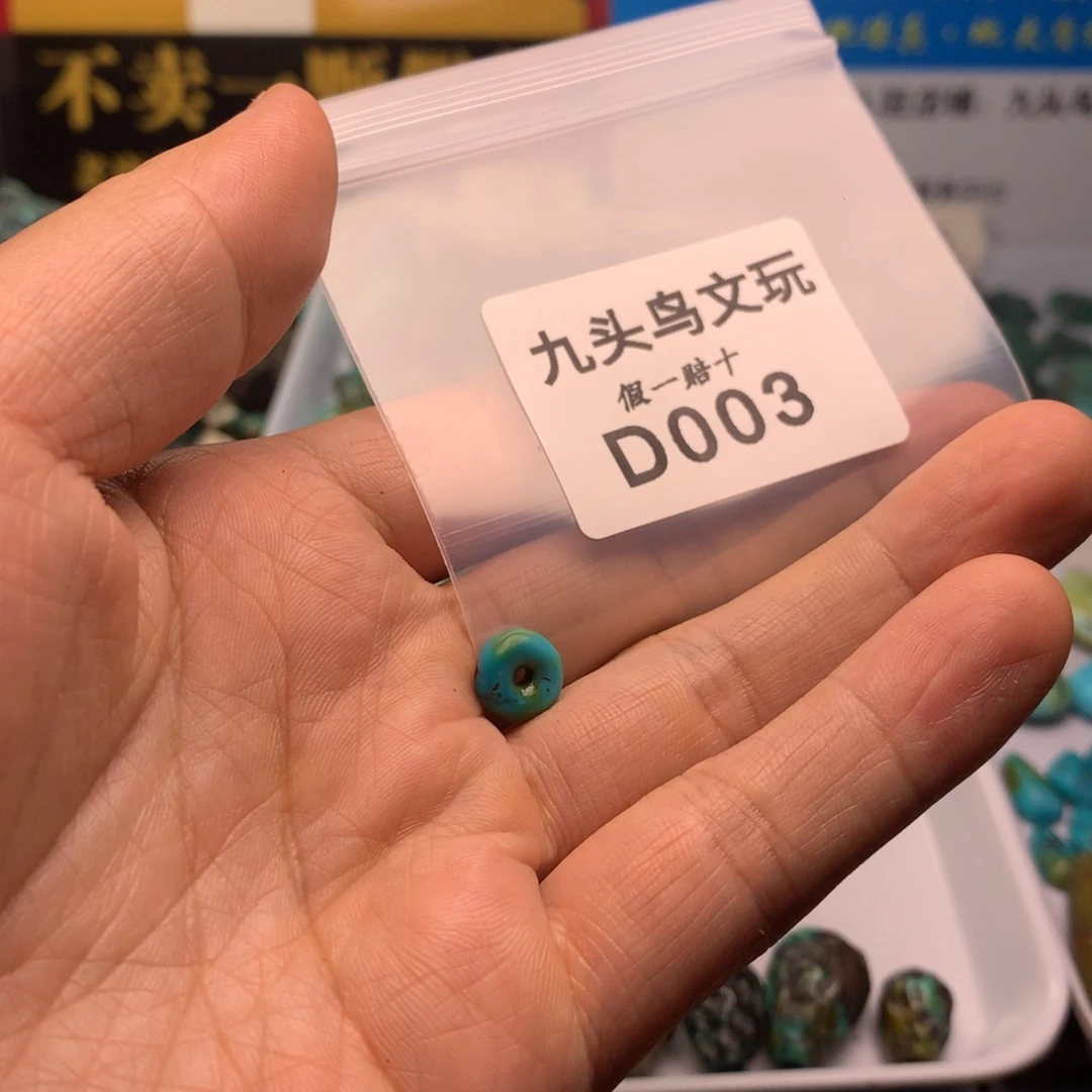 途***赢天然辰砂原矿绿松藏扣饰品
