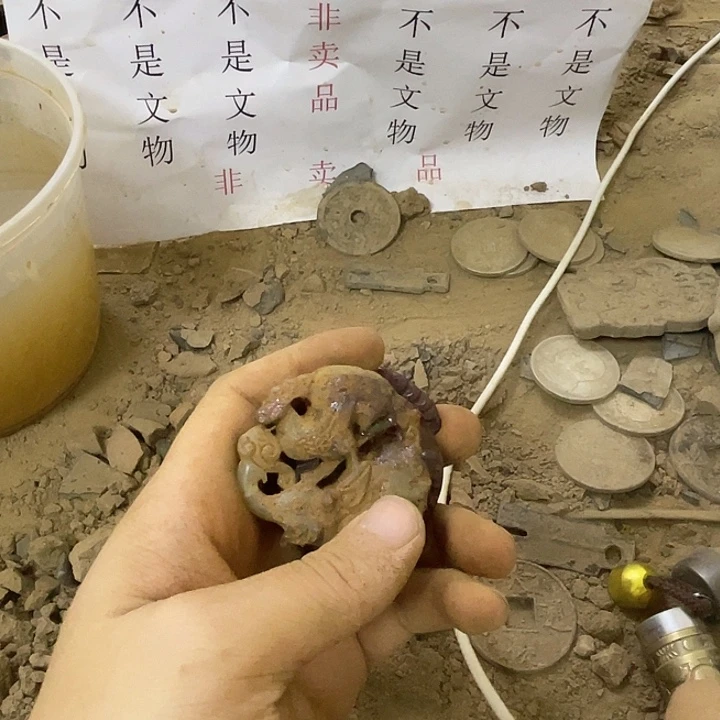 未镶嵌一一一二一一一硅化玉