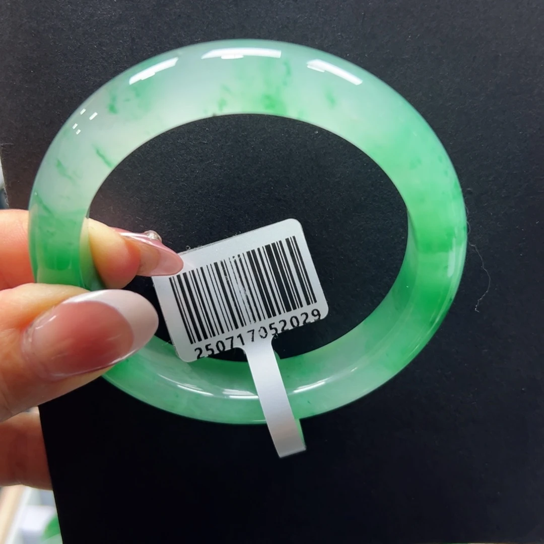 君***兰石英质玉手镯未镶嵌