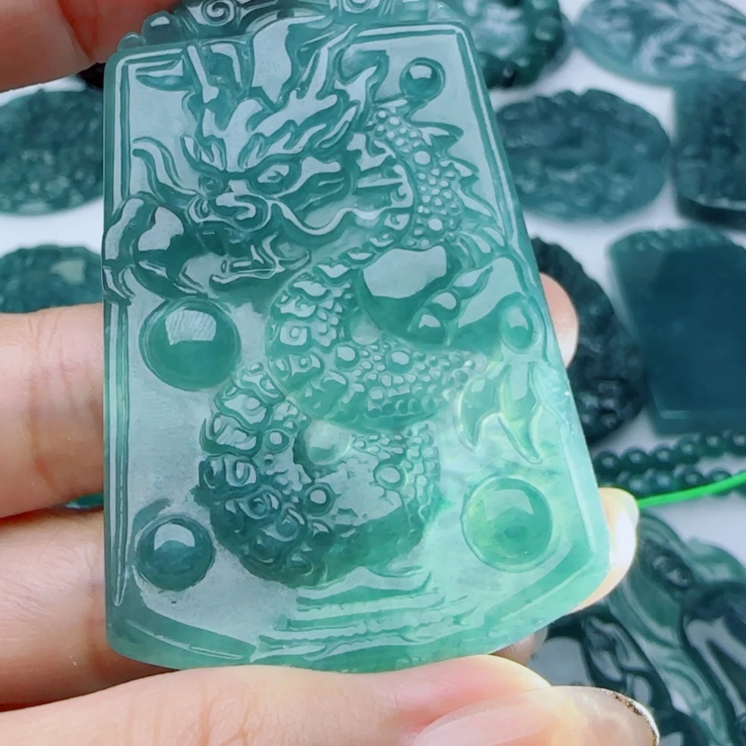 颈饰未镶嵌翡翠多样性发货天然的A货翡翠