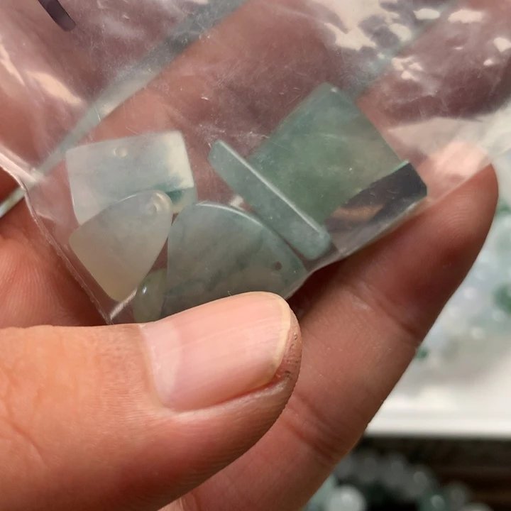 A***你翡翠未镶嵌颈饰翡翠