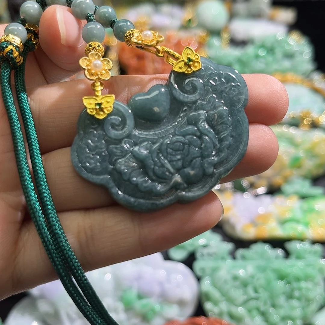 翡翠未镶嵌颈饰待编织