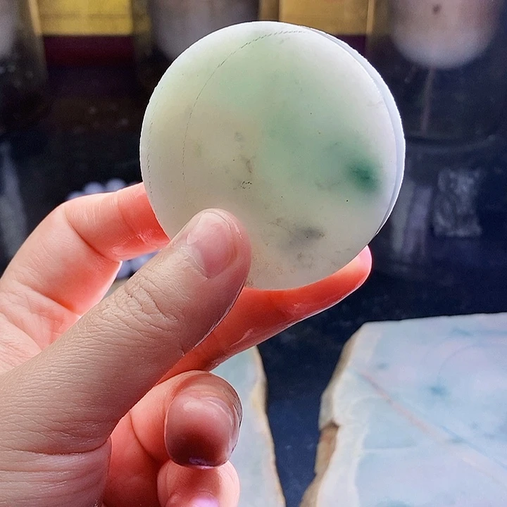 翡翠未镶嵌颈饰毛料1