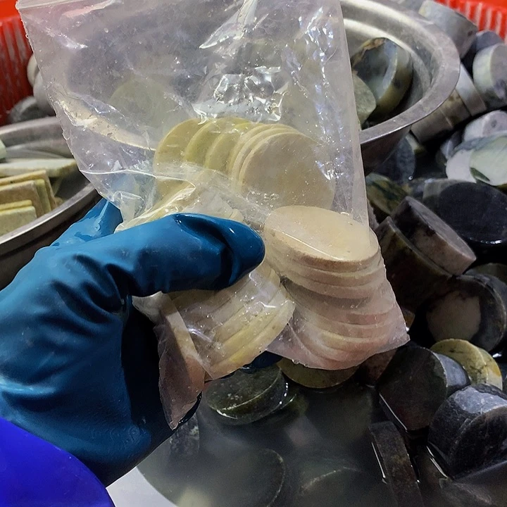 蛇纹石玉珠宝半成品未镶嵌