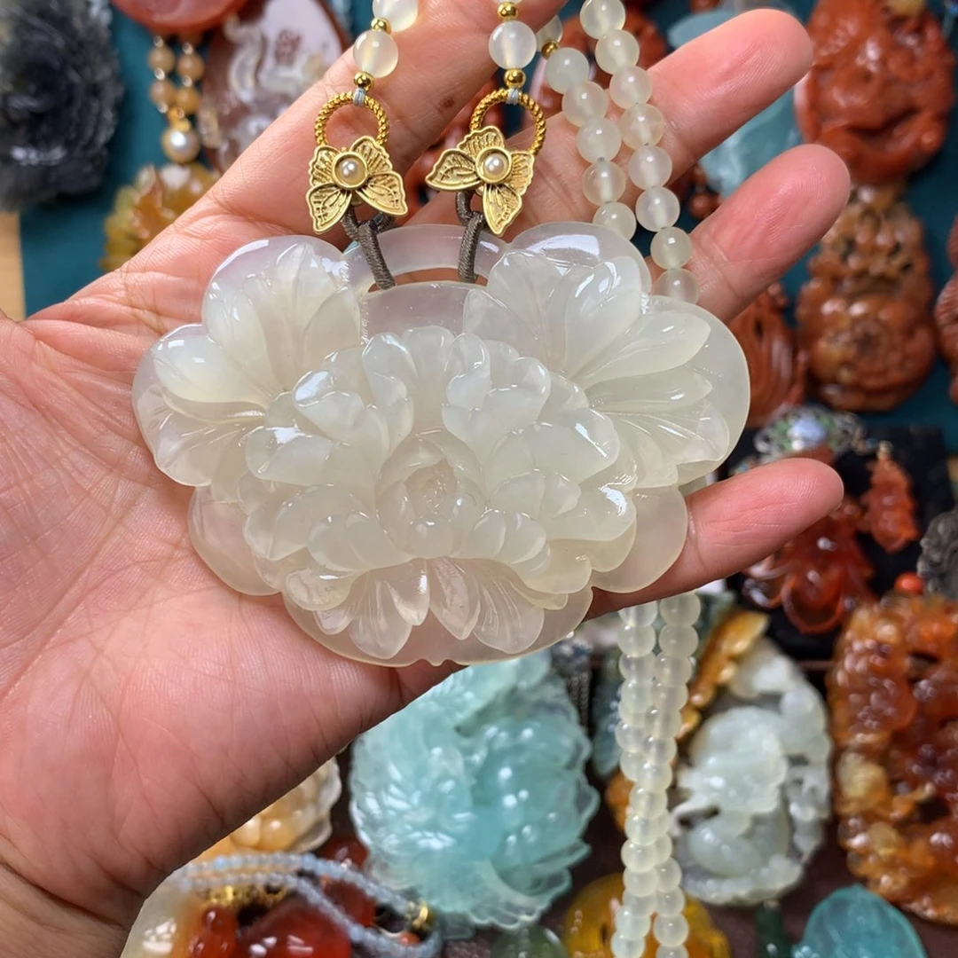 蛇纹石玉挂坠未镶嵌