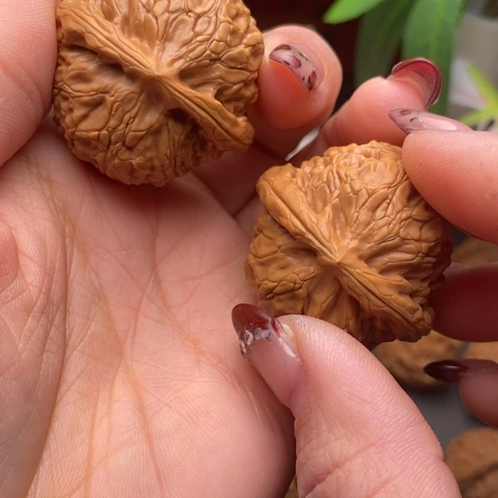 文玩核桃把件宫灯