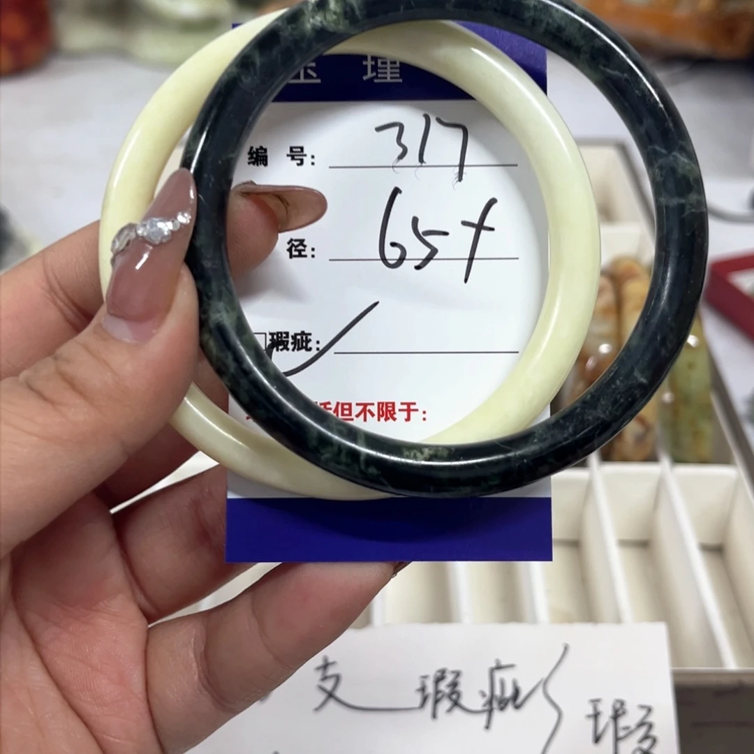 蛇纹石玉手镯未镶嵌
