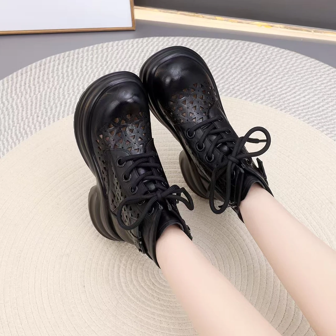 黑色洞洞薄款马丁靴女2025年春夏新款短靴英伦风时尚透气瘦瘦靴女