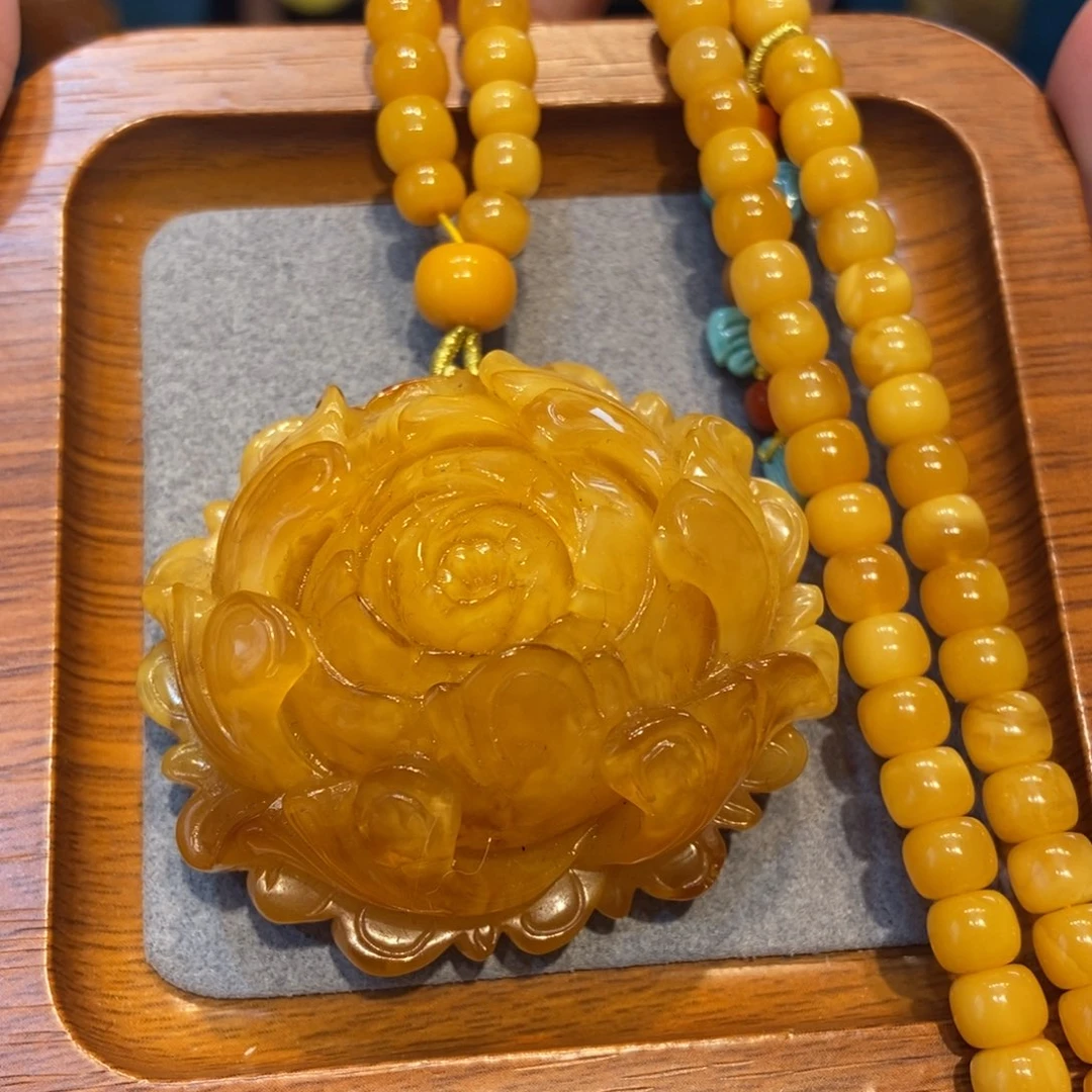 琥珀未镶嵌颈饰蜜蜡