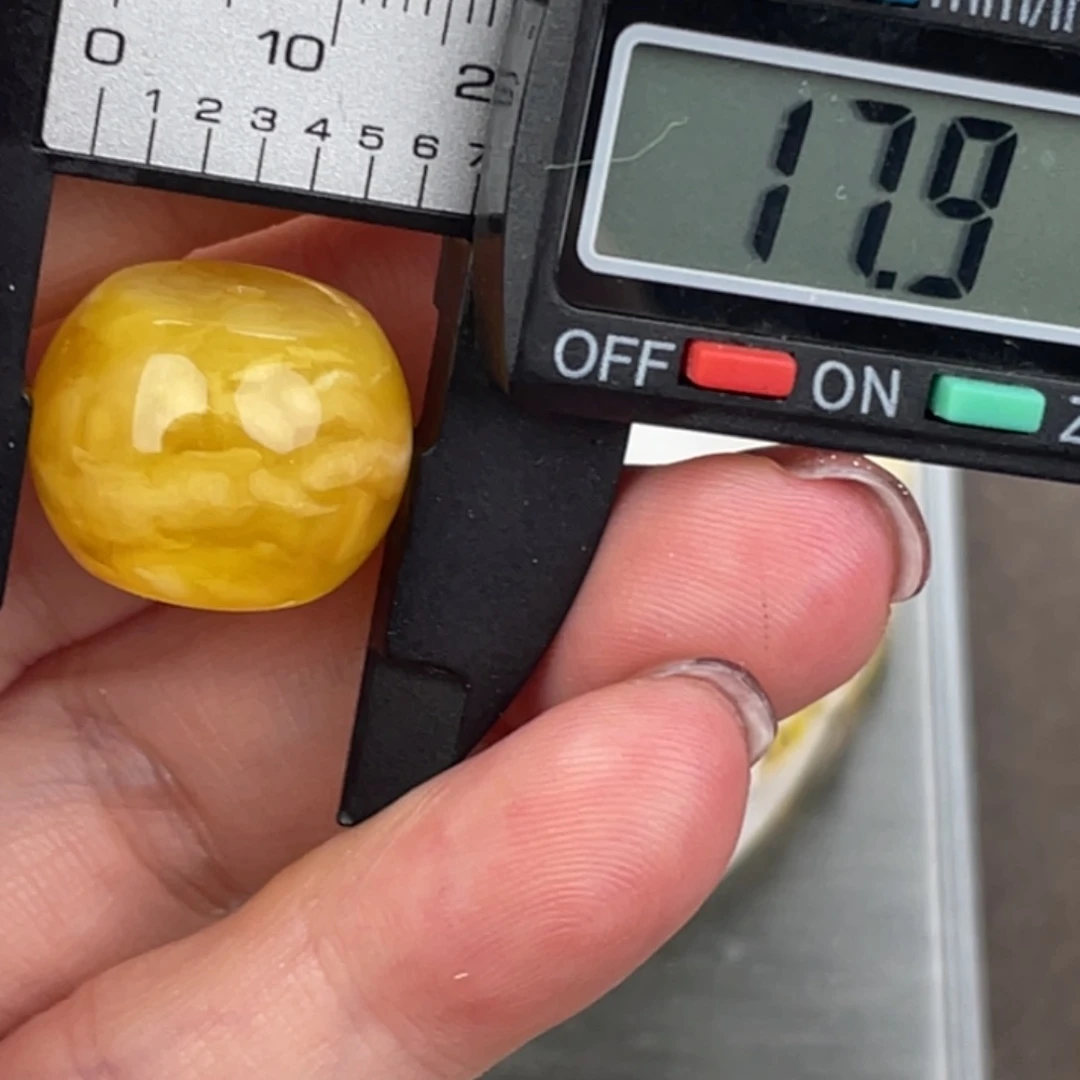 未镶嵌蜜蜡裸石微瑕152