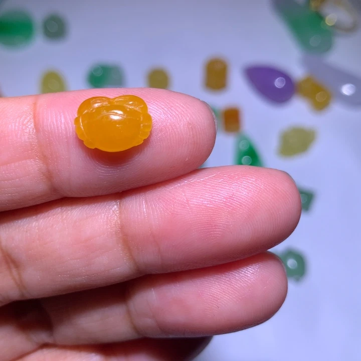 翡翠未镶嵌颈饰013