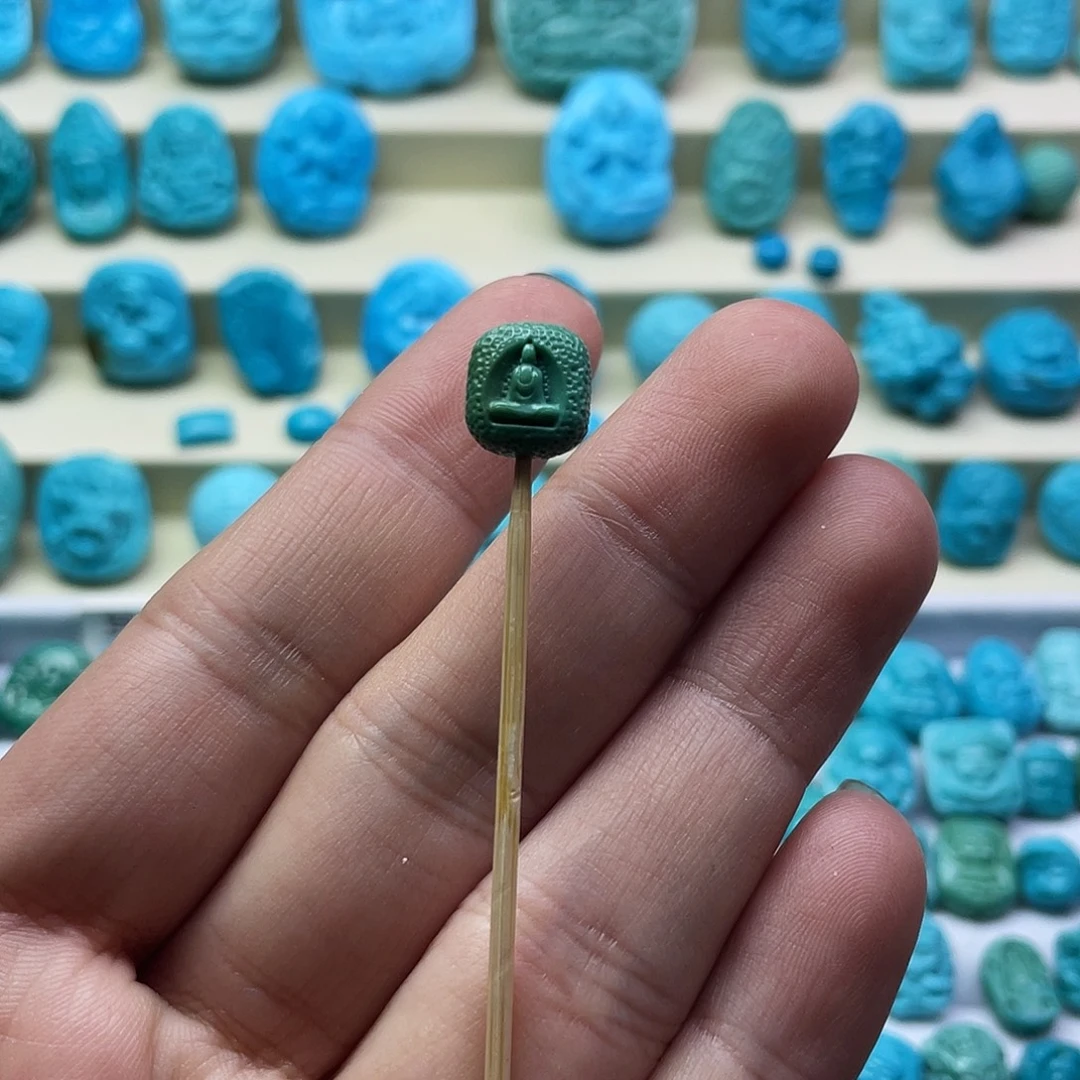 绿松石未镶嵌颈饰