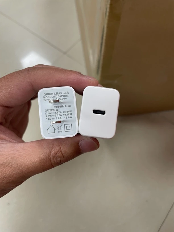 99新  PD20W快充充电器