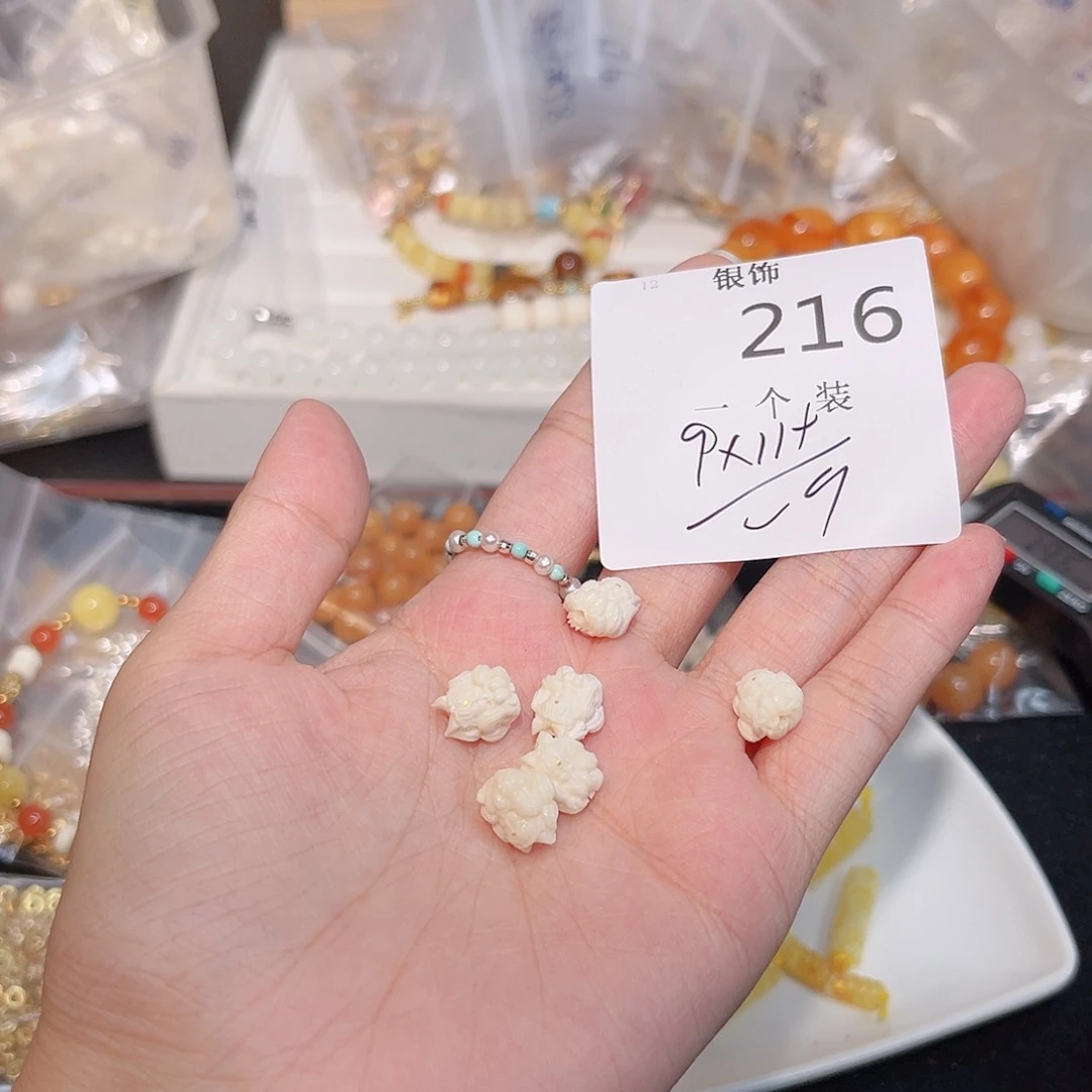 未镶嵌珠宝半成品水晶216 。