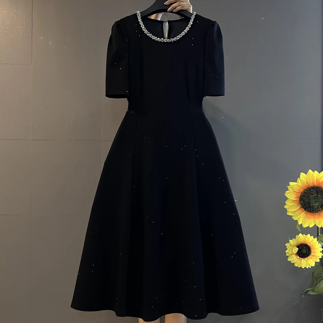 胖MM夏季新款重工领口腰部两侧微透收腰显瘦满钻小黑裙