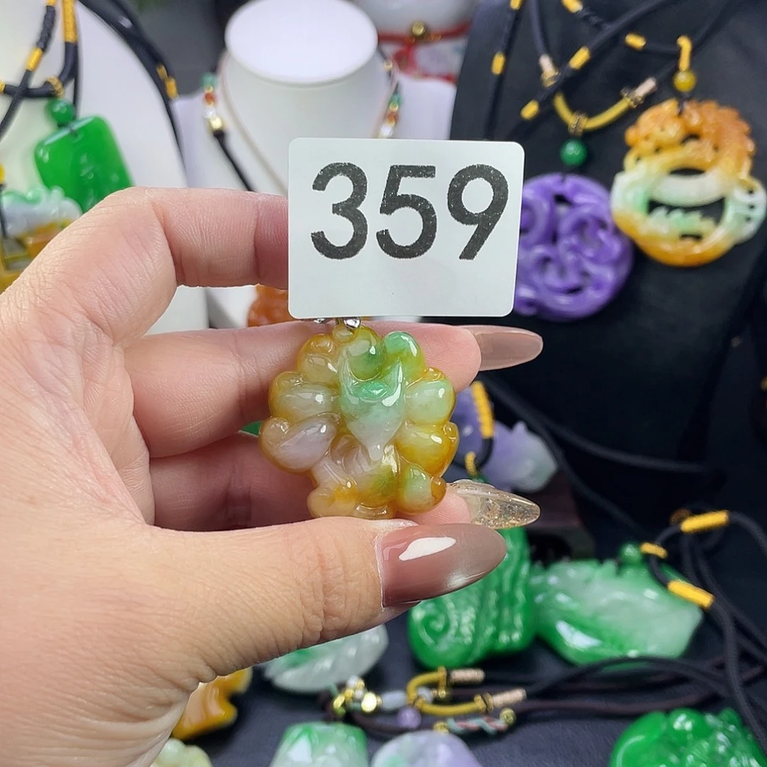 翡翠未镶嵌吊坠(赠链)