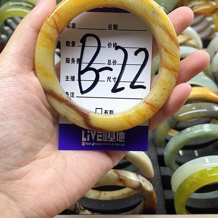 蛇纹石玉手镯合金陈**'